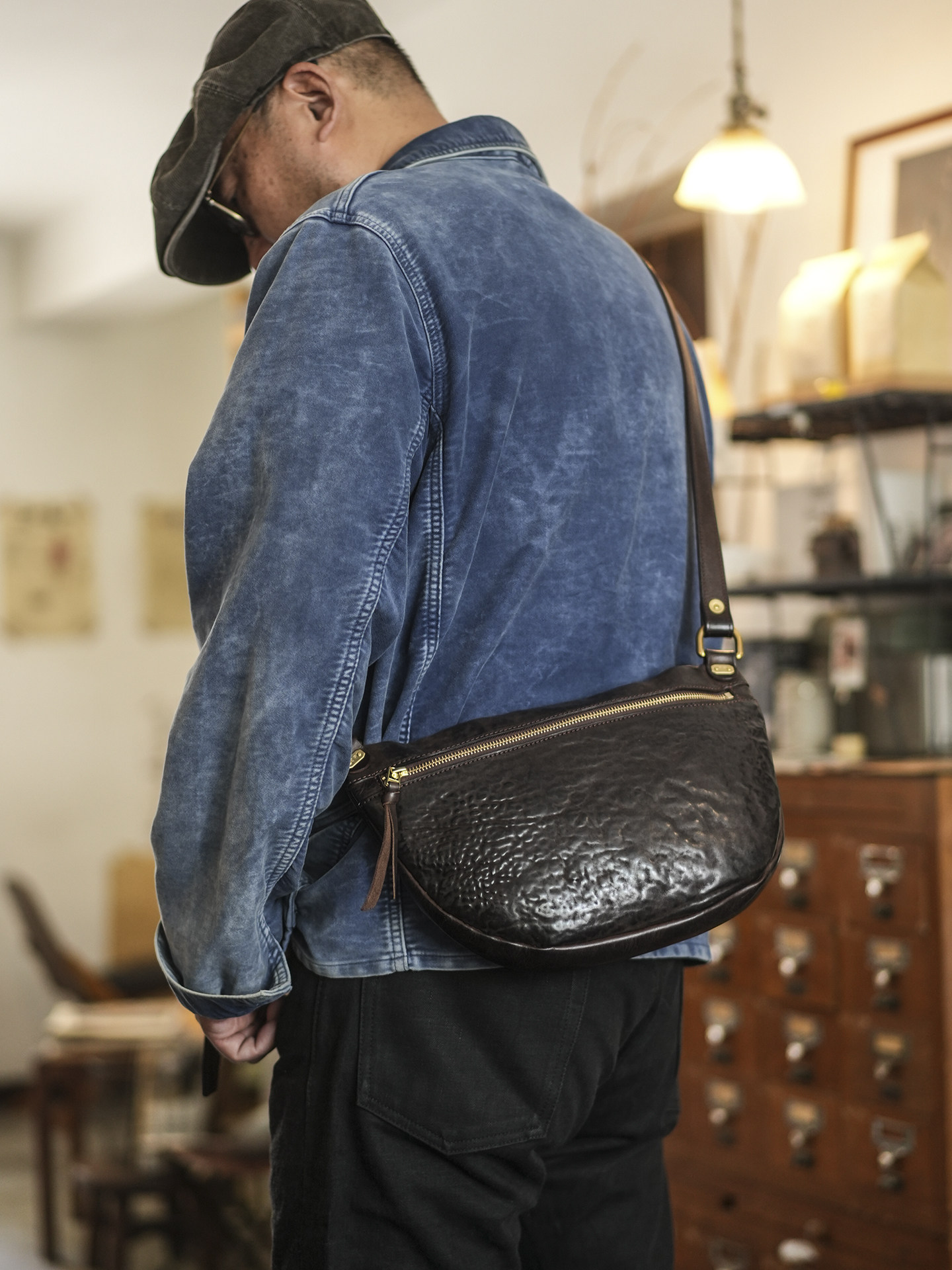 Travel Organizer Men - オーガナイザーデザイナー手作り本革メンズチェストバッグアウトドアスポーツ旅行高級牛革バイク用クロスボディバッグ